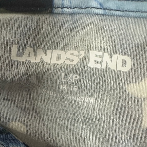 Lands' End Blue Floral Relaxed Blouse size L/P - Picture 2 of 9